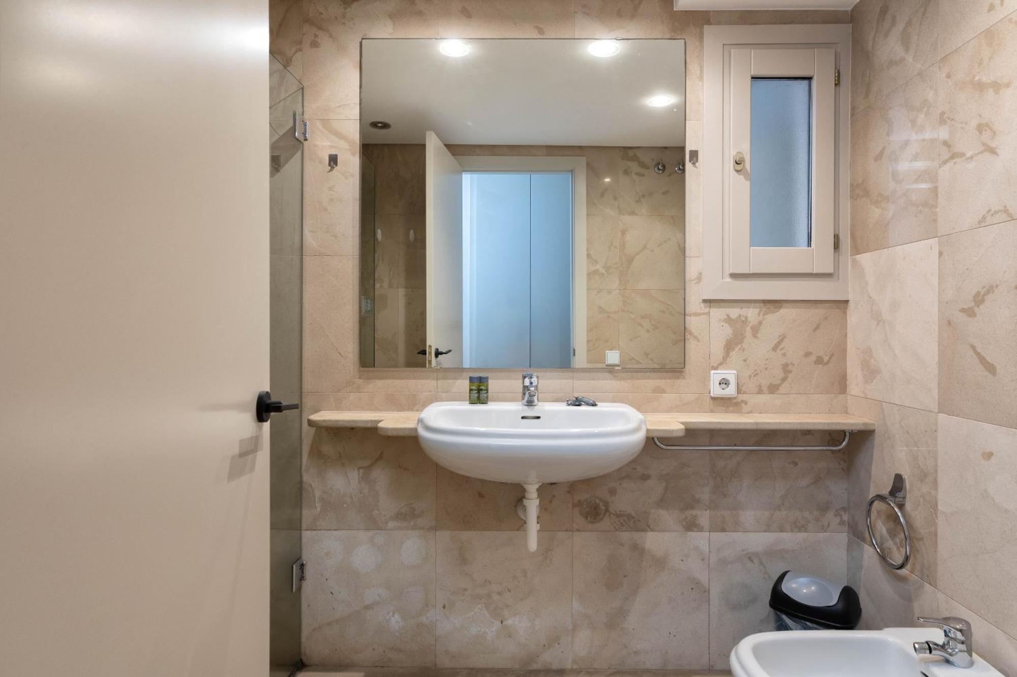 Flateli Pou Rodo 3 Apartment Girona Exterior photo